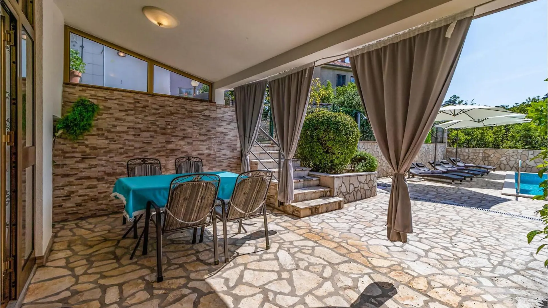2 Bedroom Stunning Apartment In Jadranovo