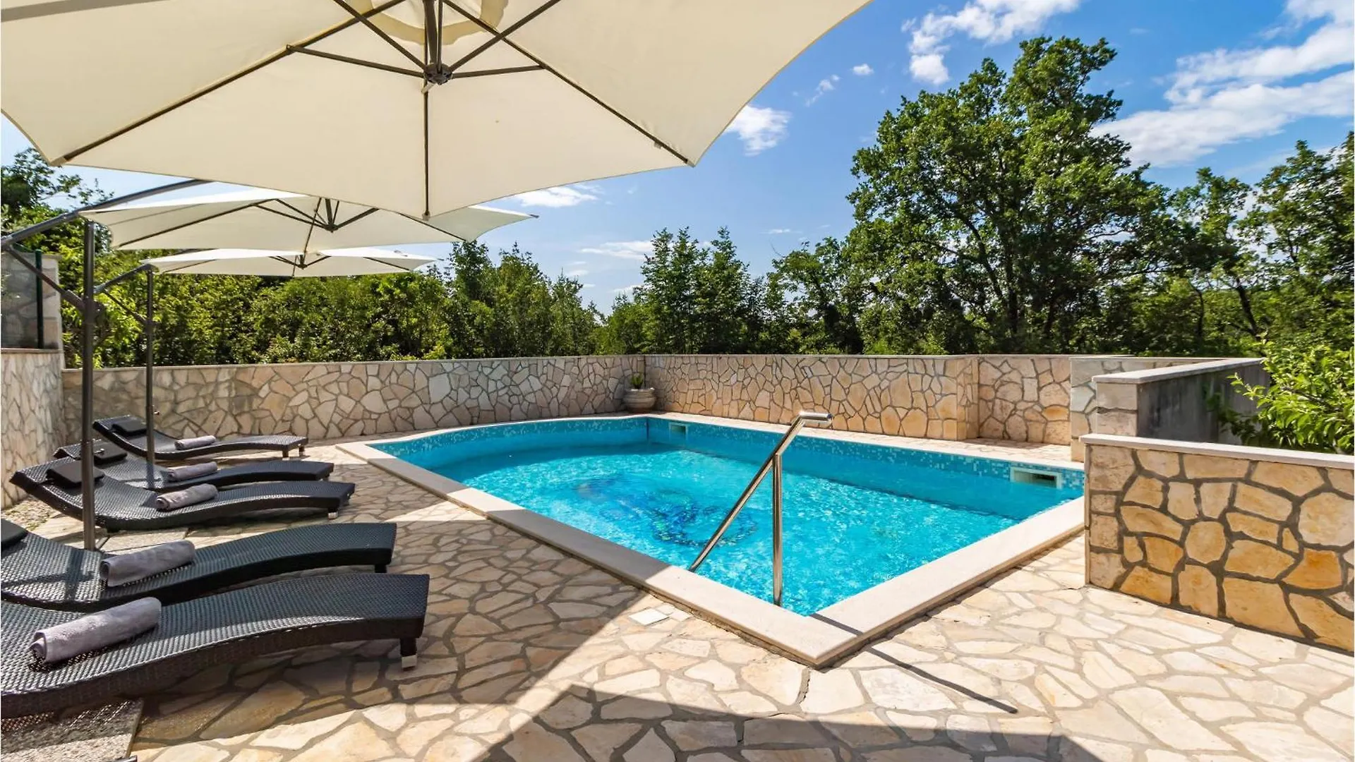 2 Bedroom Stunning Apartment In Jadranovo