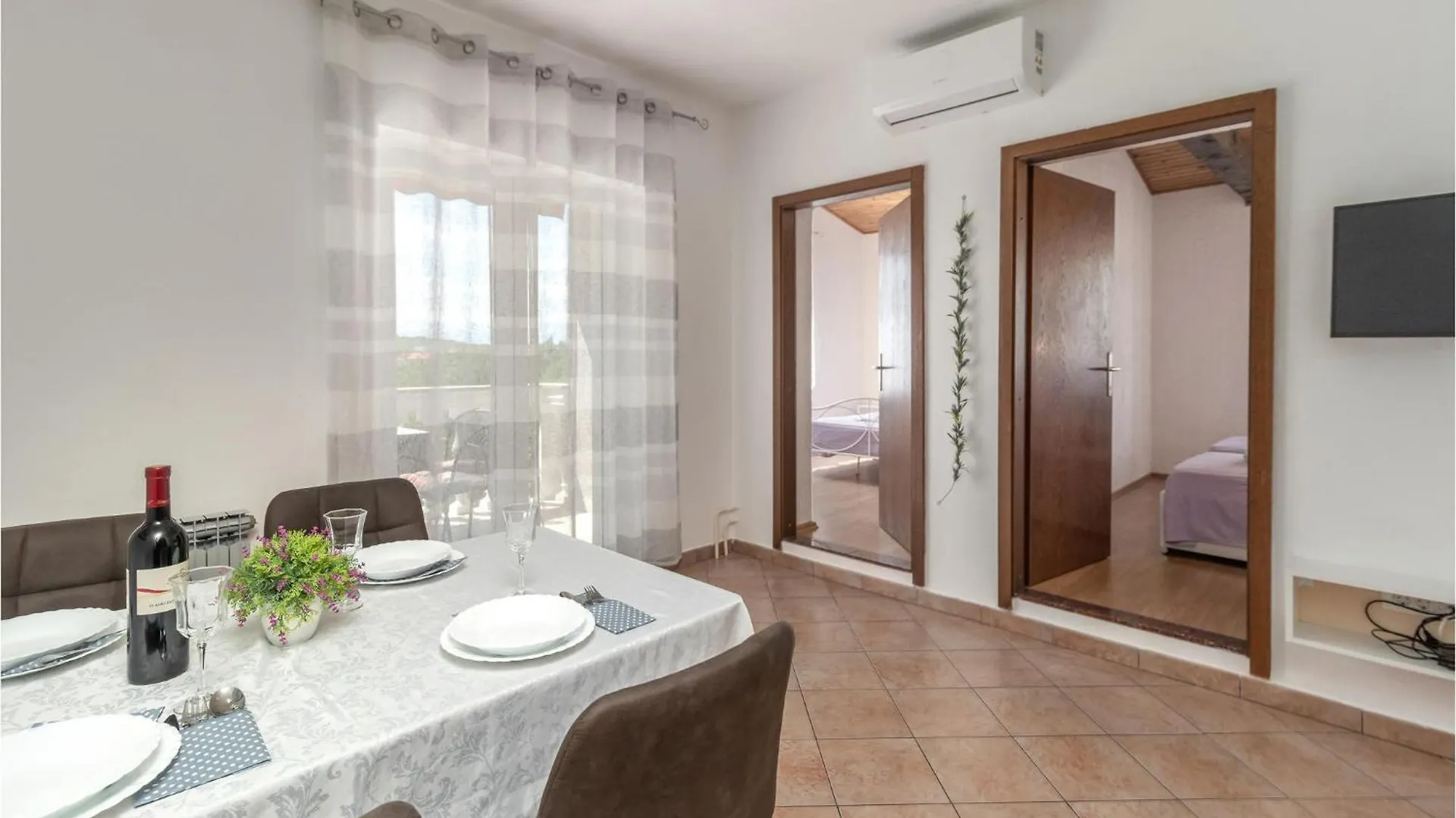 2 Bedroom Stunning Apartment In Jadranovo 0*,